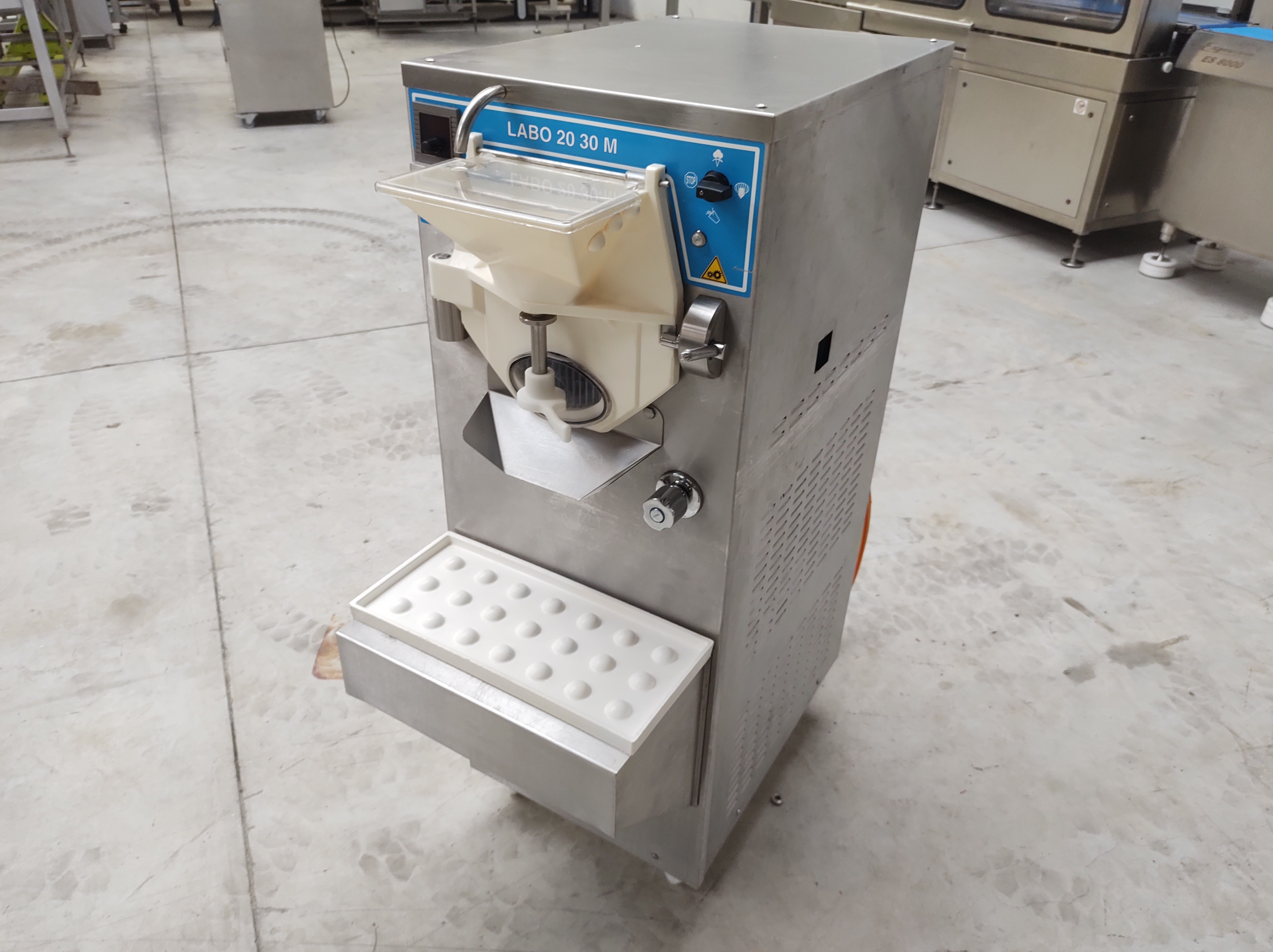 radiator Uitschakelen Strak Ijsmachine Carpigiani Labo 20 30 M ijscreme maker Tweedehands te koop  gebruikt 2de hands gebruikt | Bart Rotsaert Machinery